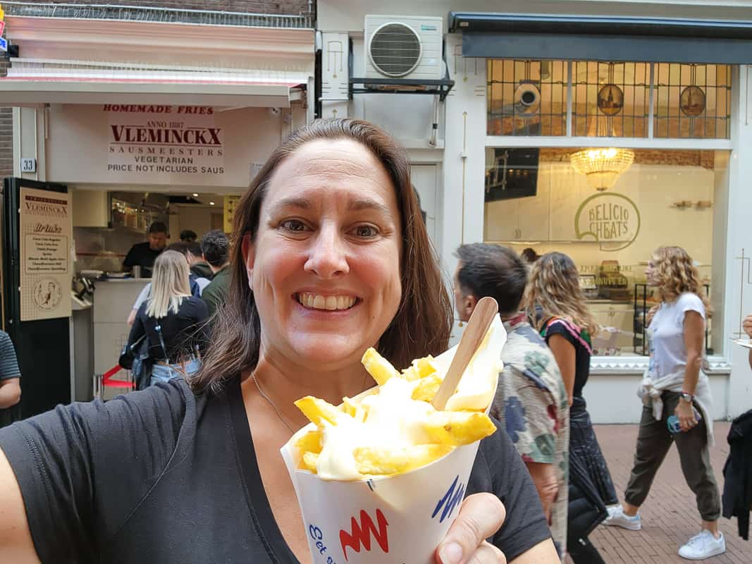 eating patat frites at Vlaams Friteshuis Vleminckx in Amsterdam