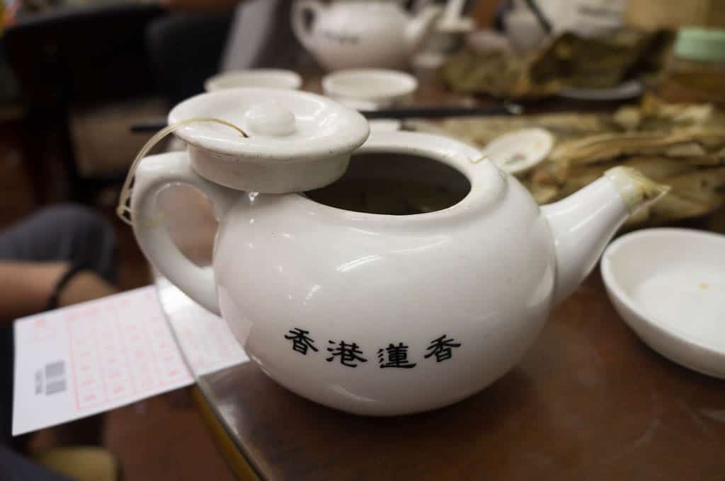 dim sum etiquette in Hong Kong how to order tea