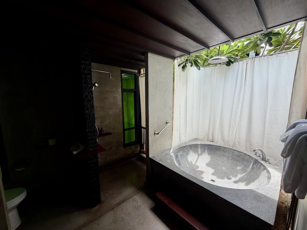 outdoor bathroom at Homm Chura Samui
