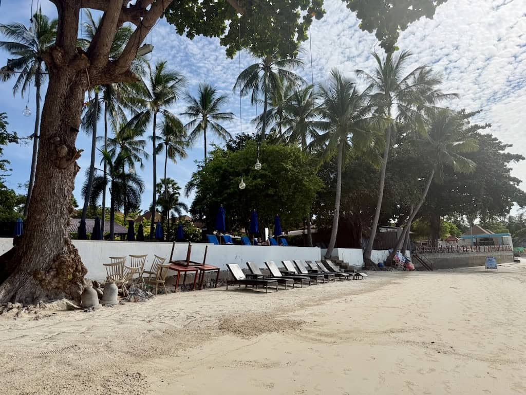 Where Is Homm Chura Samui Located, and What Is the Beach Like?