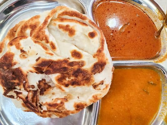 Singaporean Snacks: 12 Must-Try Street Bites and Savory Treats