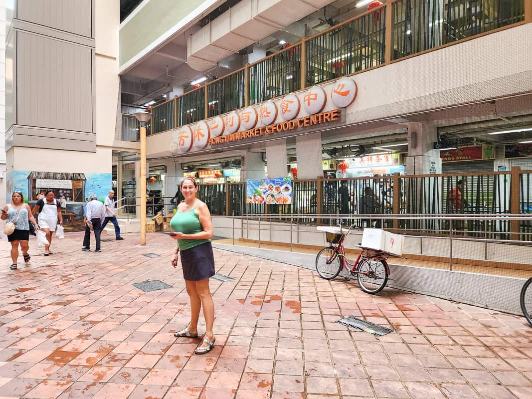 eating snacks in singapore