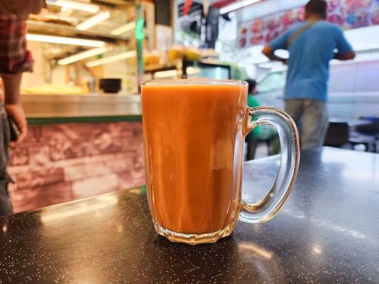 Traditional Singapore Drinks: Classic Kopitiam & Hawker Beverages