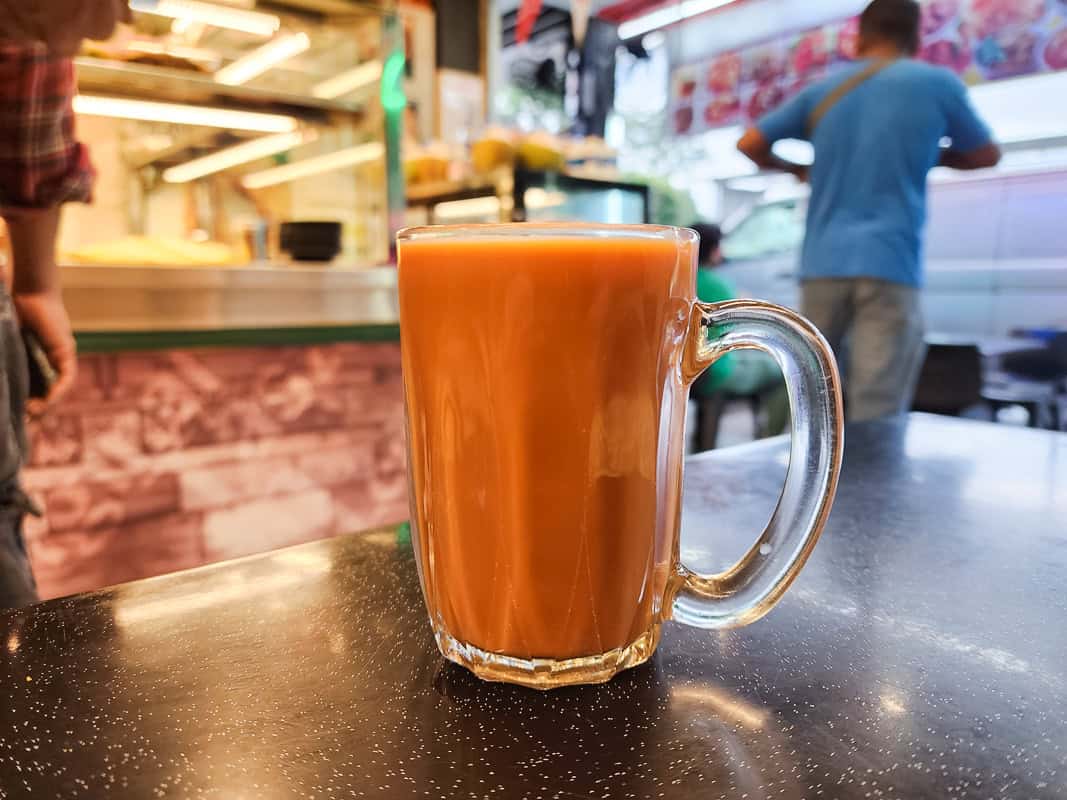 Traditional Singapore Drinks: Classic Kopitiam & Hawker Beverages